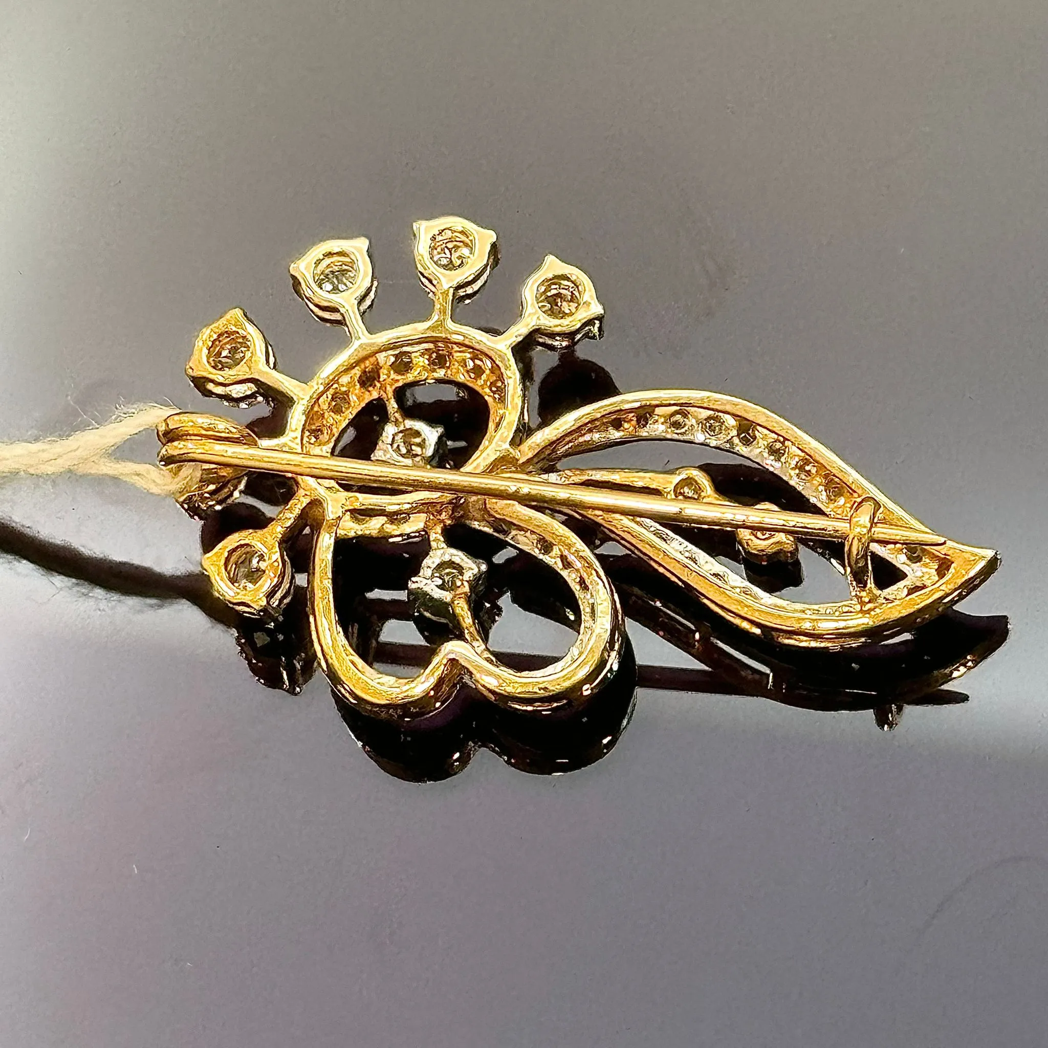 18KYG Diamond Brooch