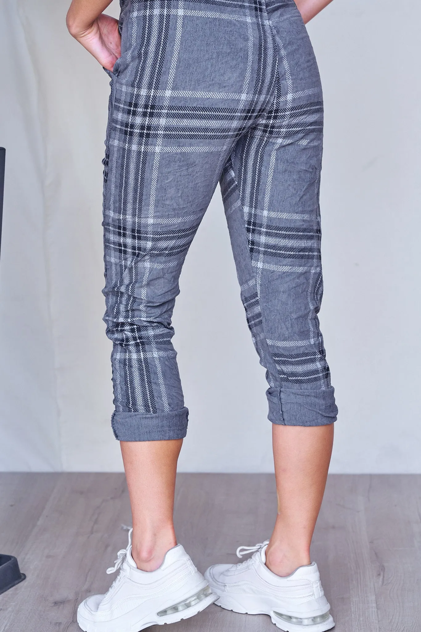 Comfy Plaid Pants with Pockets made in Italy